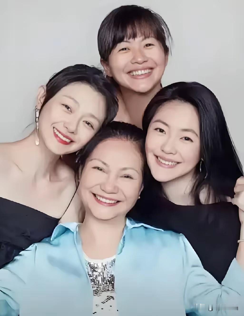 从大S42万的遗产来看，她这一生都挺悲哀的，她的身边没有真心爱她的人，有的全都