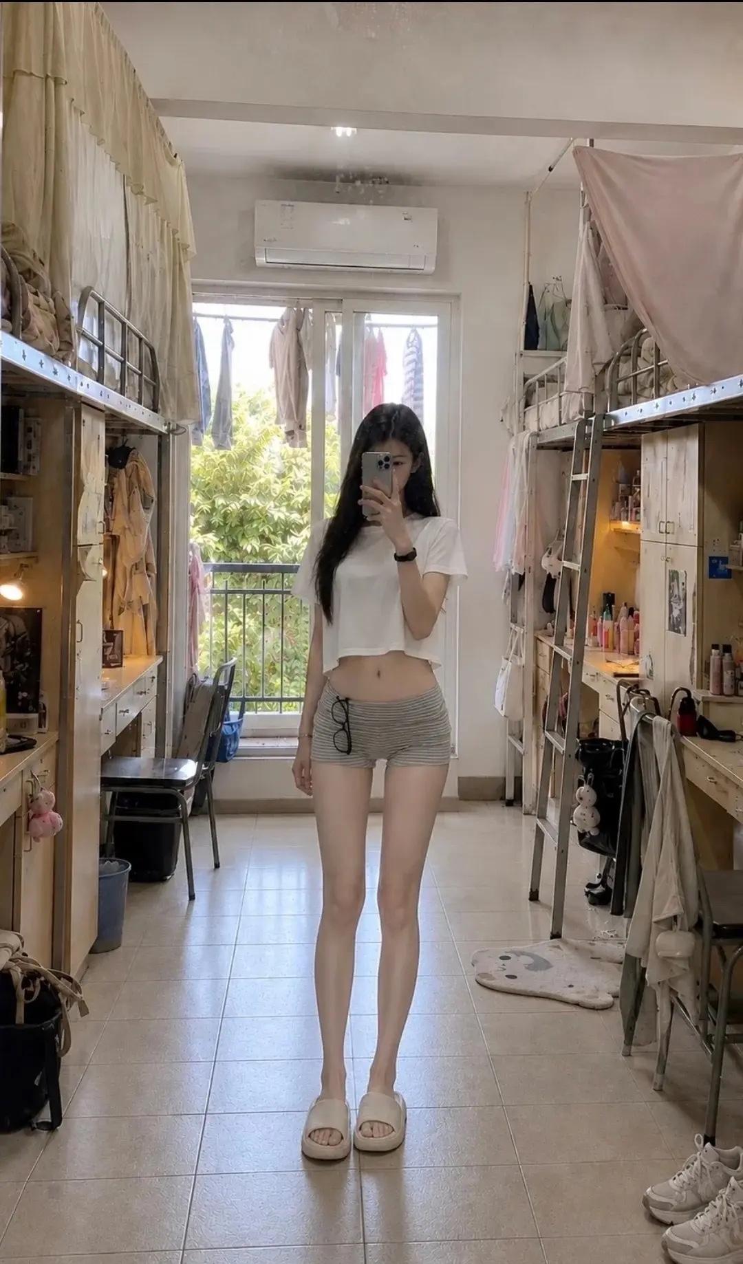 美女现在的大学生可真是又高又美