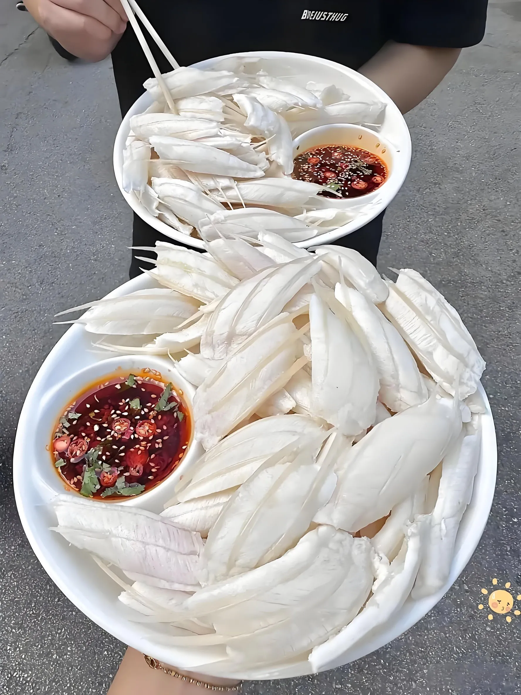 这诱人的经典美食来自哪个地区？有认识的吗，求名称