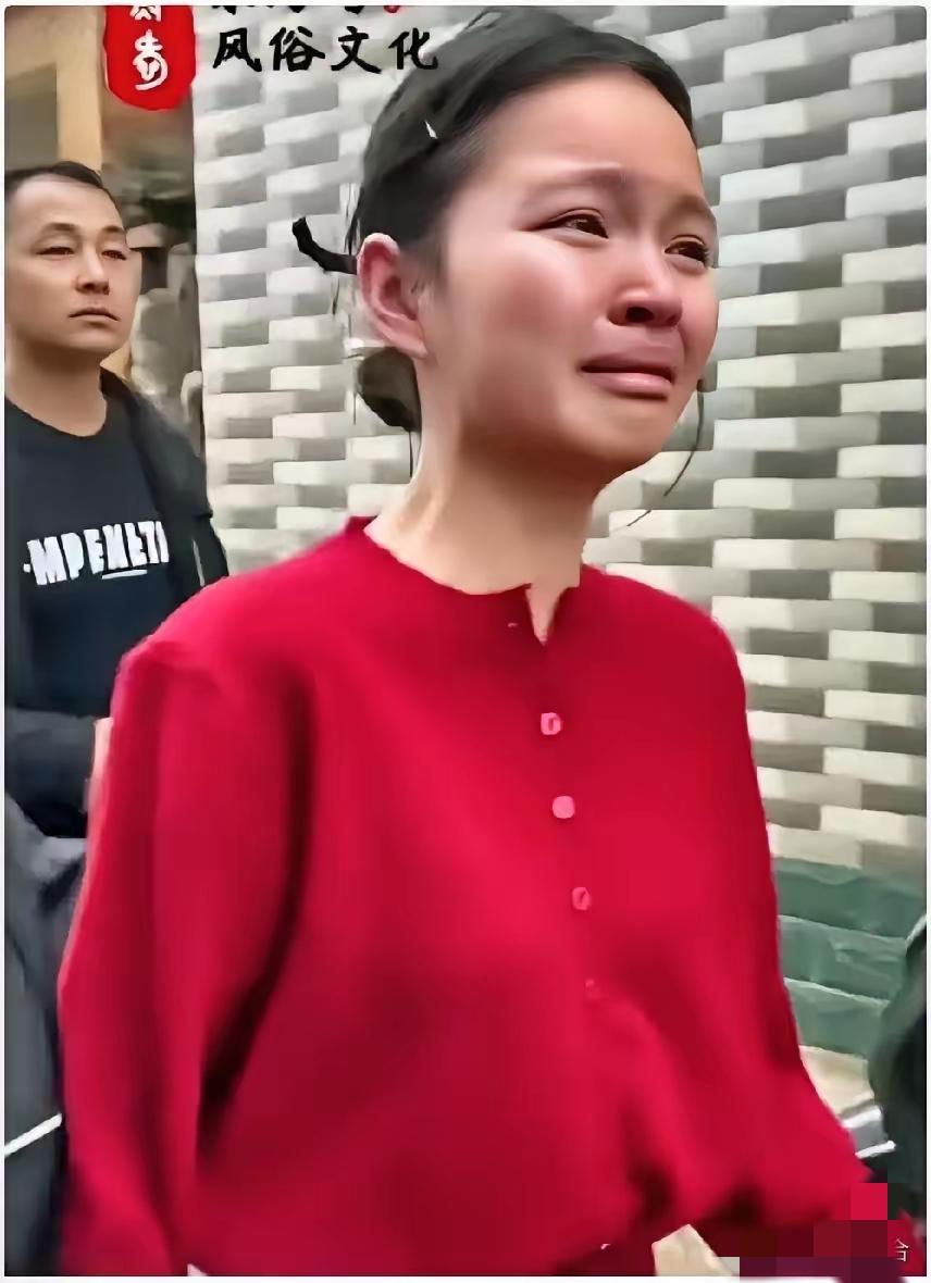 起初我以为是妈祖要换人，后来以为是小乩童不愿出来，万万没料到的是，原来是有乡