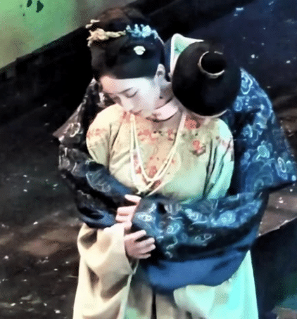 这是职场性骚扰了吧🔥这这这是谁和谁啊？