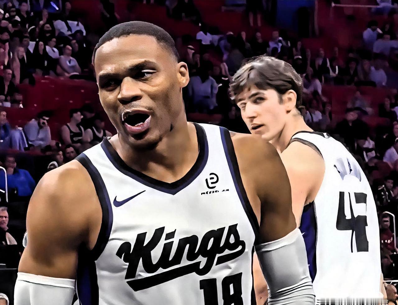 球馆里突然炸出一声“威铁”。威少刚跑完快攻的脚步猛得顿住。转身盯着看台，声音