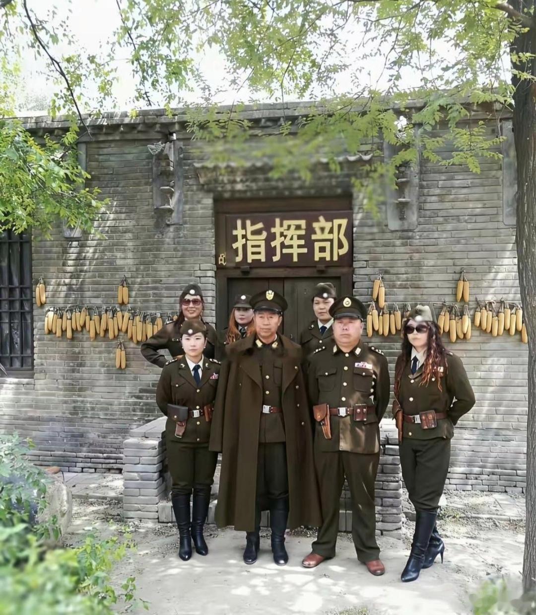 公司团建拍的要不要撕掉？老板没问题吧…