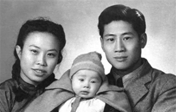 1943年，陈赓回延安述职，毛主席问：你是不是总给别人起外号？1943年延安