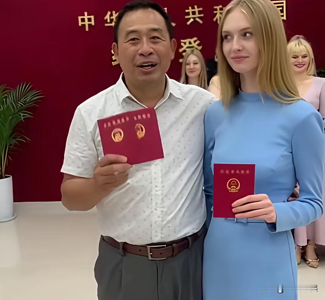 现在俄罗斯女孩非常喜欢嫁给中国男人，这里面的因素有很多，感觉有两个因素最关键，第