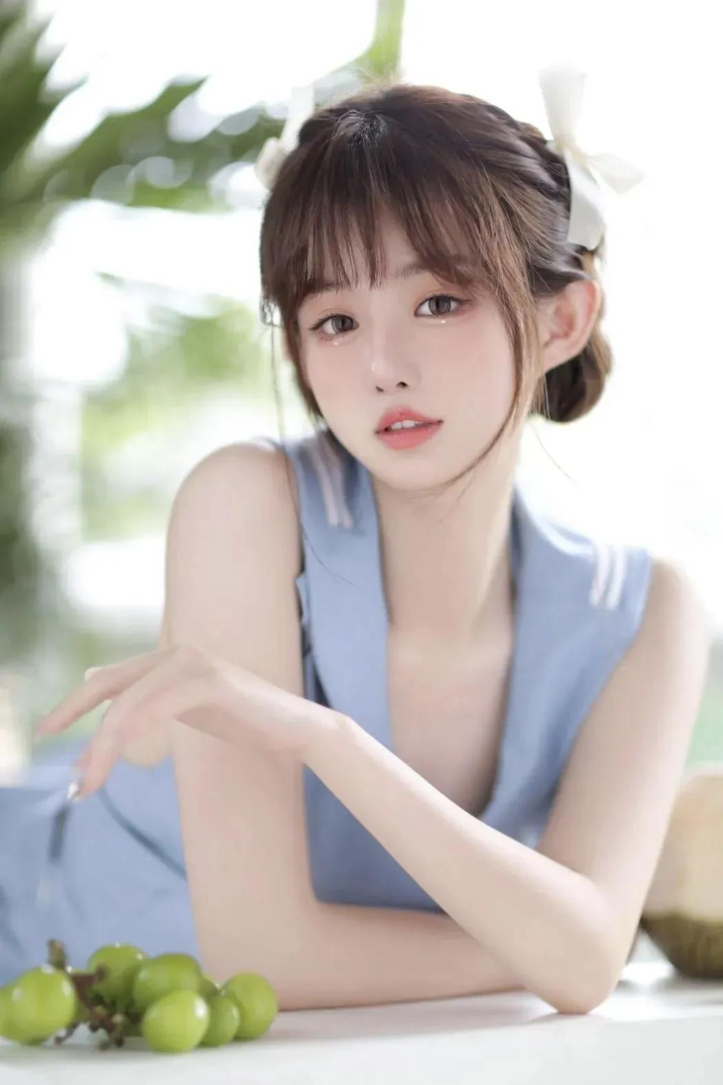 梦想的人生分享美女穿搭服饰