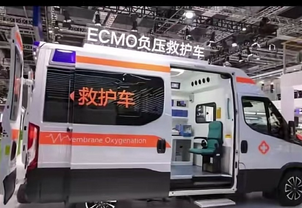 2万8救护车的唐先生“报警”了，从举报到公开道歉，现在又是报警，唐先生从最初的举