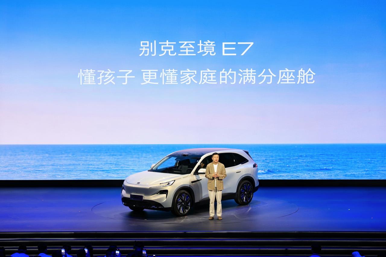 别克至境E7智驾够顶，家长开车终于能放松了带娃长途出行，最累的是开车的家长。2