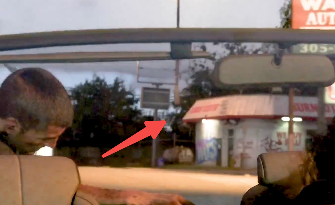 游戏博主leonidacentral发推表示有玩家在看《GTA6》第二部预告片时
