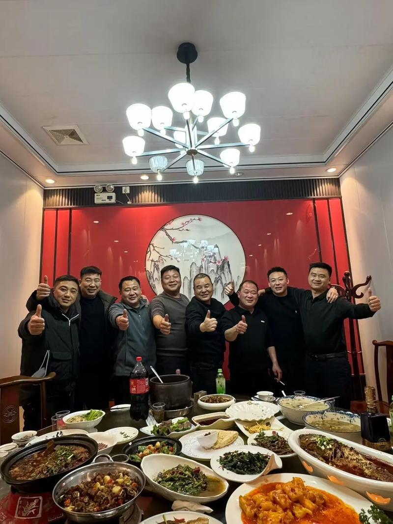 人过半百看透很多事：所谓战友情，借钱试一试就懂了转眼又快到八一建军节，战友联系