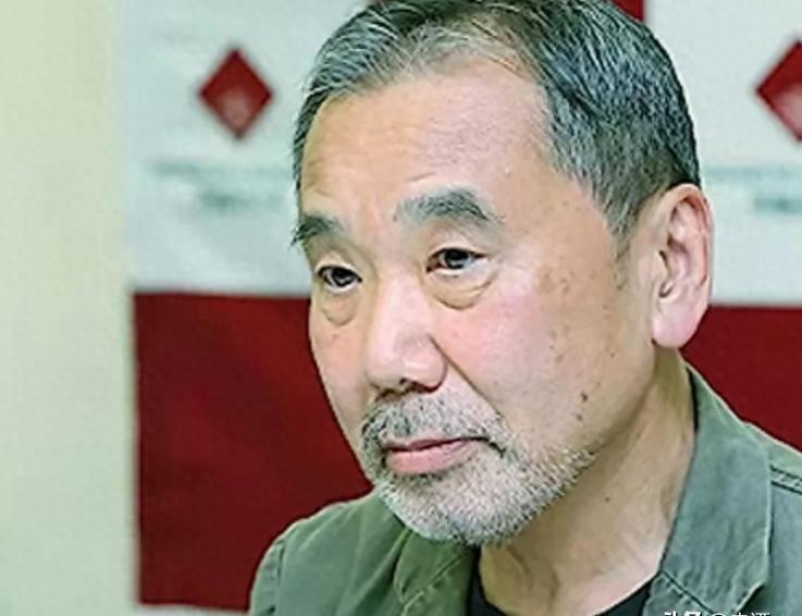 🌛日本作家村上春树曾说：我父亲是侵华日军，我从不吃中国菜，因为我不配，我也