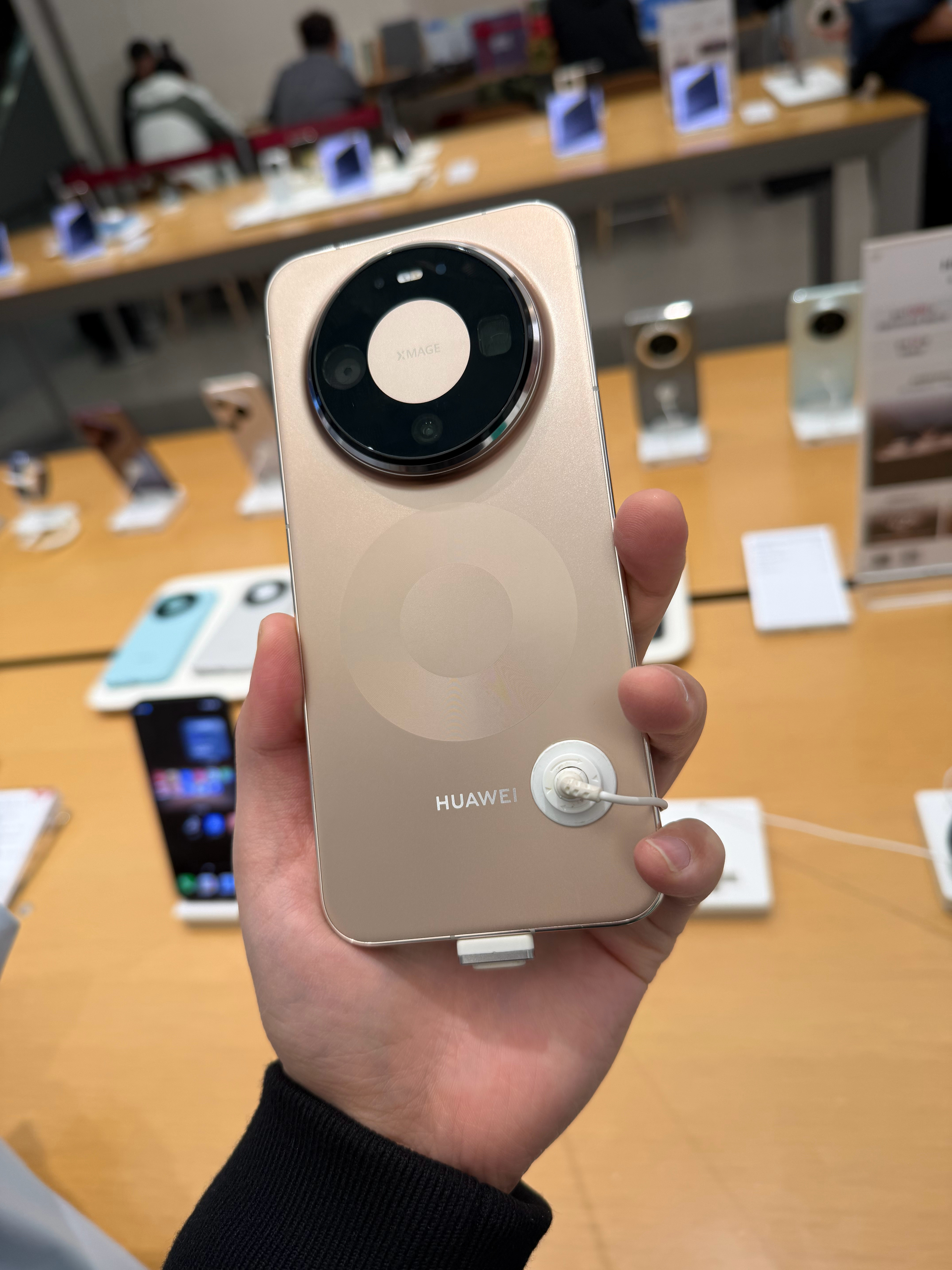 一眼贵！华为Mate80ProMax金色富贵大气，太顶了！