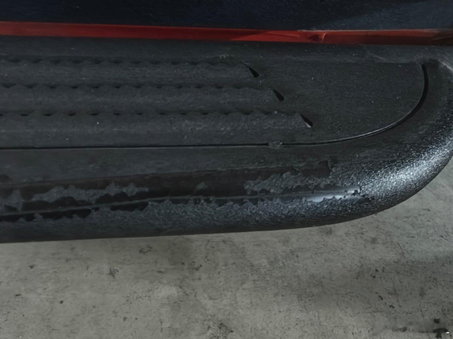 刚才真的吓出一身冷汗！开着坦克300过十字路口，一辆载着大爷大妈的电动车突然撞过