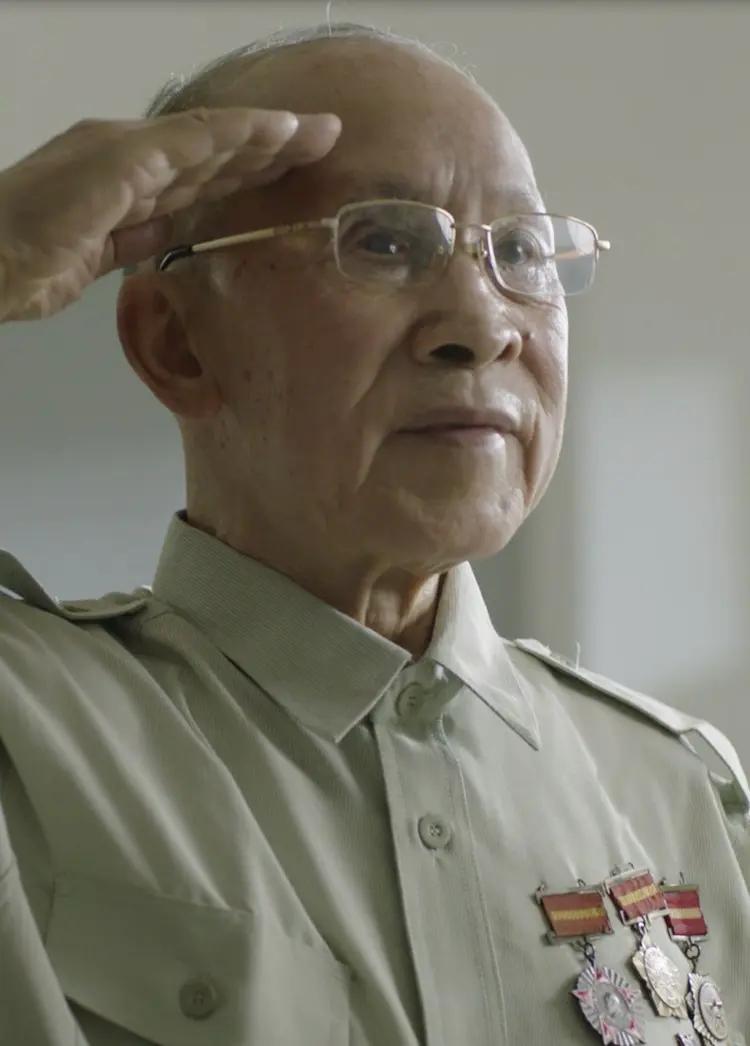 易如元，男，1934年5月生于重庆市綦江县，是一名军人。1953年3月在朝鲜战