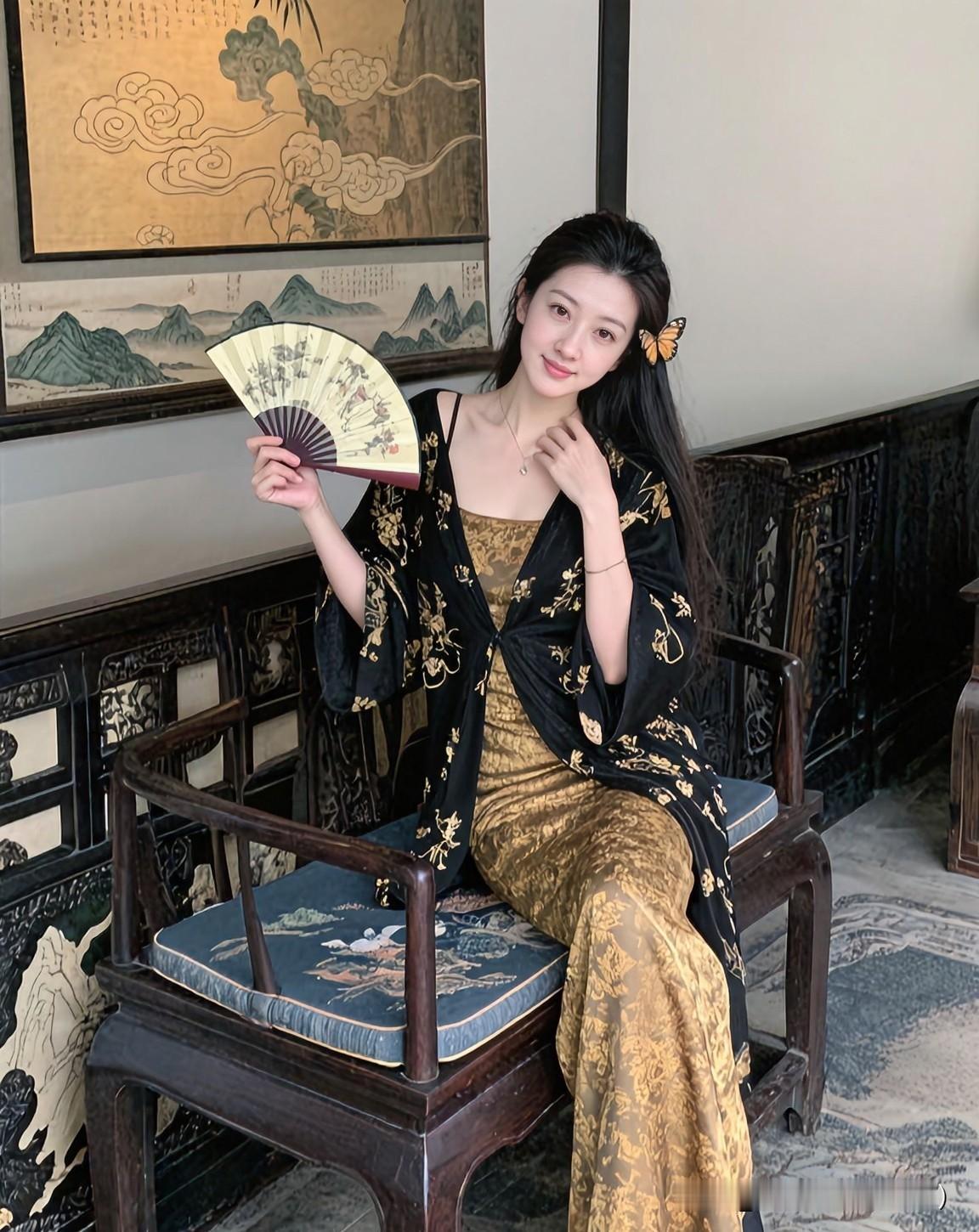 在这个睁眼就需要钱的时代，别再羞于谈钱，也别假装清高鄙视物质。成年人的体面