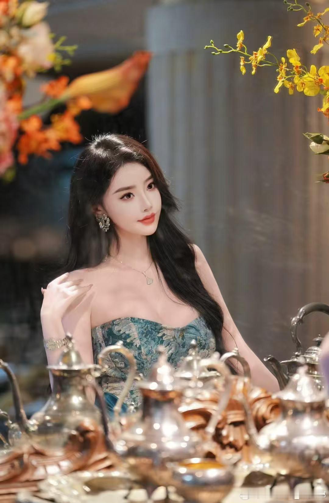 PinkHot_戴安娜我藏在骨子里的高冷气质，让我得了骨节炎颜值美女自