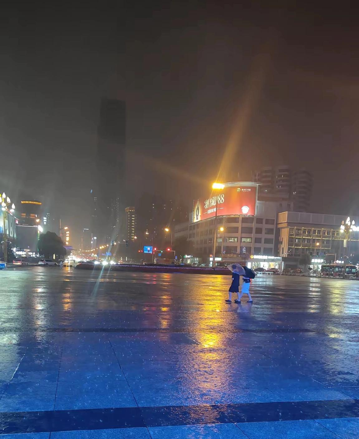 长沙，两小时打破5月暴雨纪录5月22日深夜长沙出现大暴雨两小时雨量130.