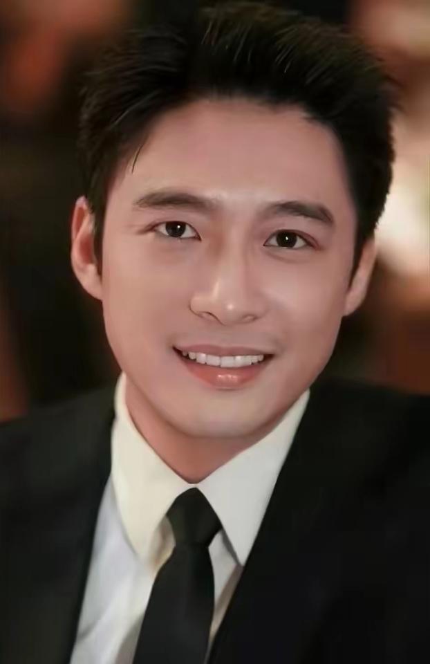 霍震霆怕是偷着乐到合不拢嘴！谁能想到霍家最后一个单身汉霍启山，藏得比谁都深？