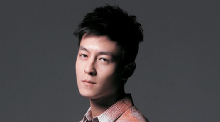 【乌龙大了，耐克向陈冠希索赔的是12.6万美元，不是1.26亿美元】著名摄影师陈