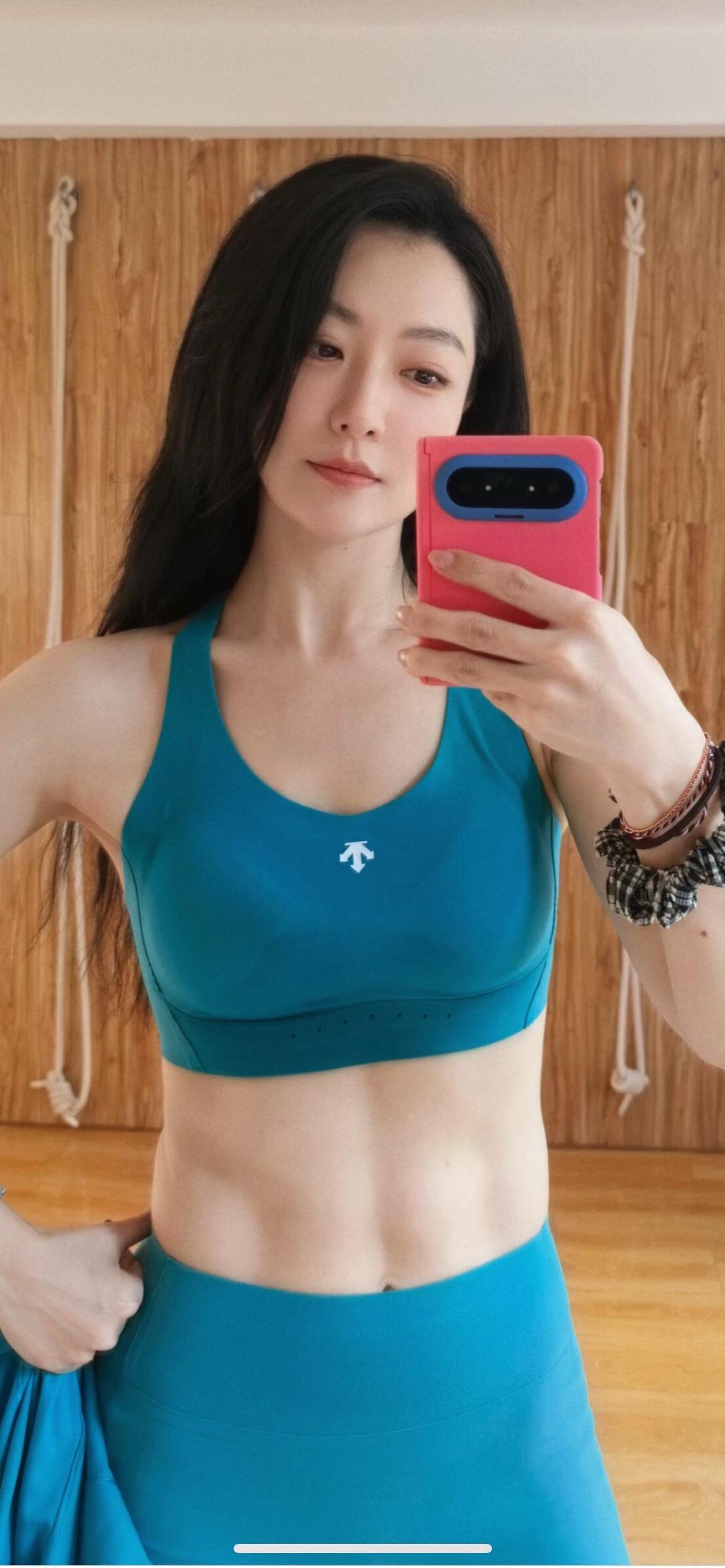 白冰的训练服穿搭！白冰健身不内耗穿上漂亮的瑜伽服瑜伽服健身女孩