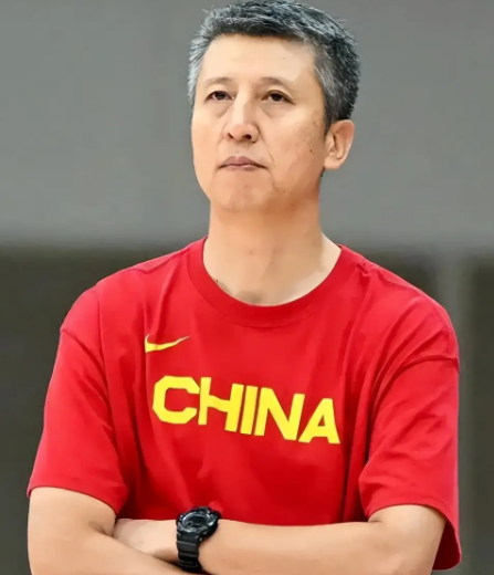 郭士强他战术不行，但不可以说他不懂球，不懂球员，选嫡系就跟懂不懂球无关了，高诗