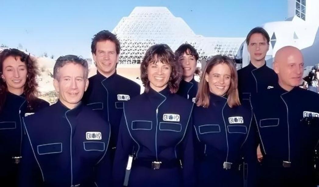 1991年，美国特意做了一个轰动全球的实验，把4男4女关在一起两年，再次打开房门