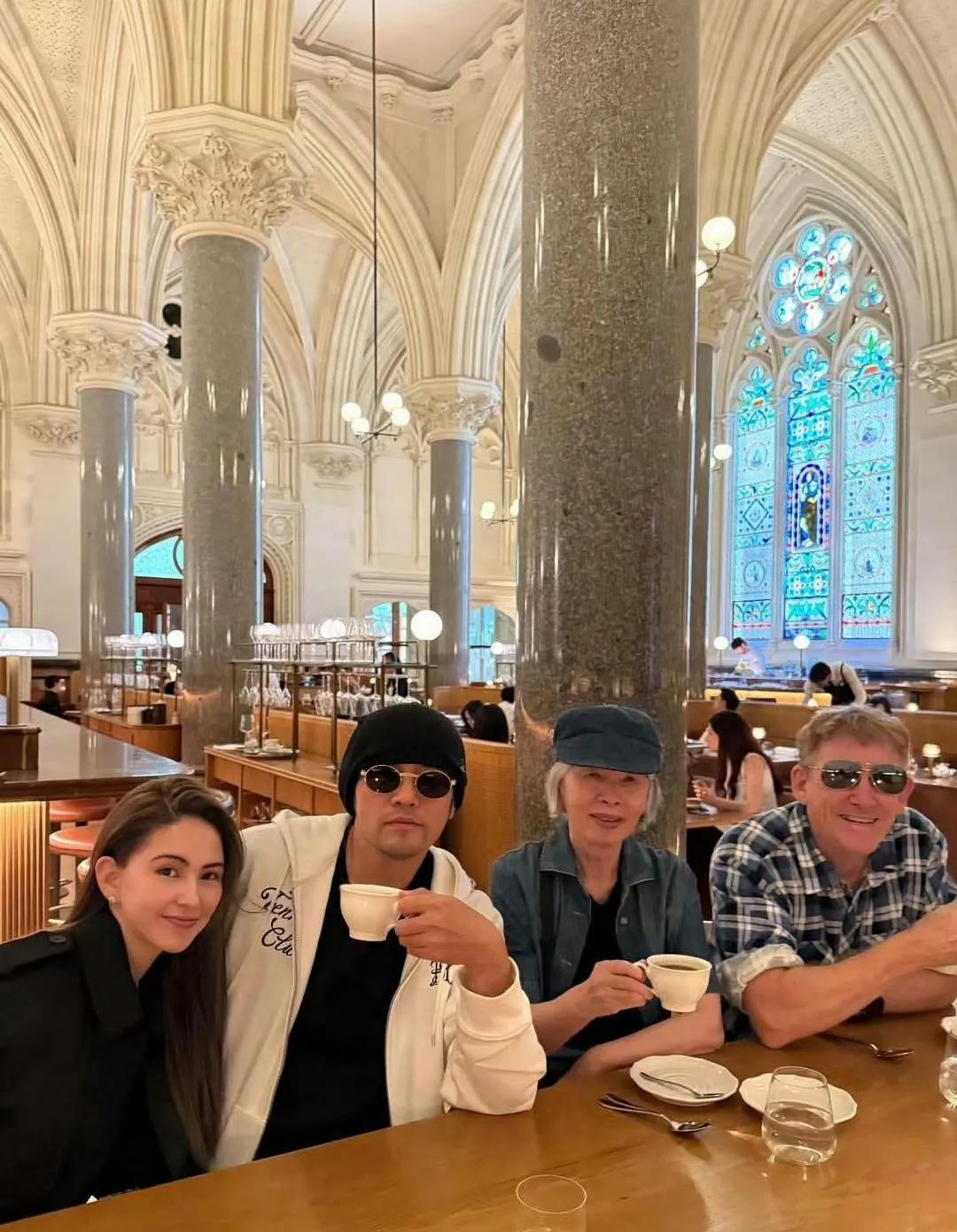 周杰伦，真的好幸福啊，不是因为昆凌一个人，而是因为所有的家人陪伴。跑澳洲去打网