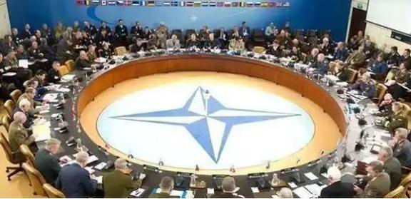 北约敢不敢灭了俄罗斯？按理来说北约作为一个军事集团，若联合起来对付俄罗斯，实力上