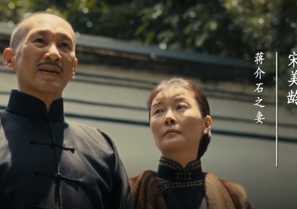 时隔十几年再次挑战同一个历史大人物，柯蓝一出场还是把不少观众给惊艳到了。当年在电影《一九四二》里她就