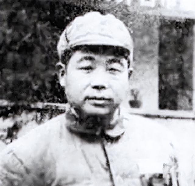 1947年，一个大别山农民给解放军带路，路上提到了自己18年前离家当红军的哥哥，