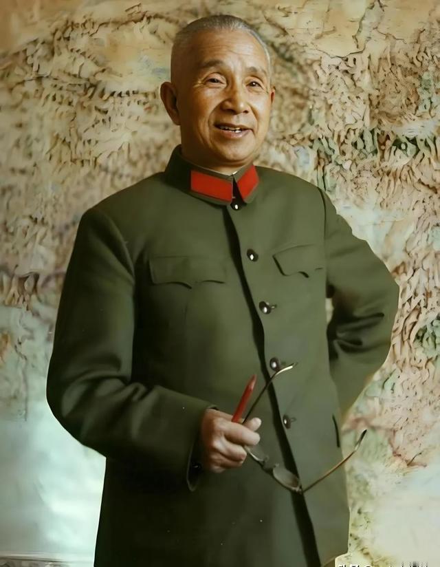 秘书急得拽衣角也没拦住！粟裕晚年这句大实话，听得人热血沸腾！1978年南京，
