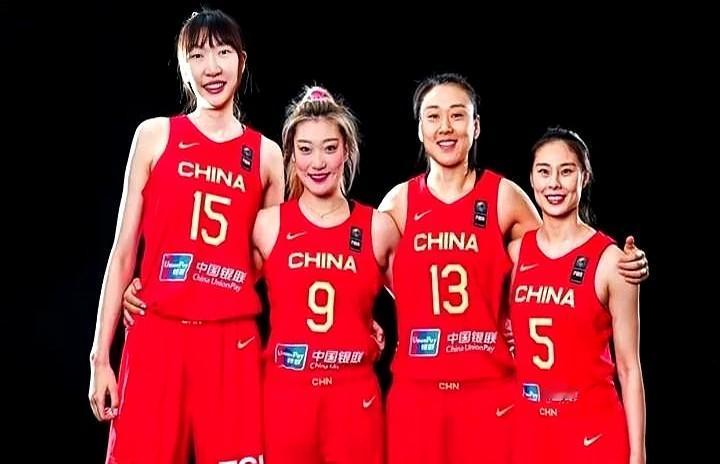 打完加时赛，全网都在喊李梦李月汝回来救场。别做梦了，人飞过去也只能坐观众席。