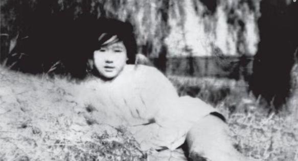 1938年5月，在江苏禹王山东侧，中国军队与日军鏖战正酣，一位少女战地救护员冲入