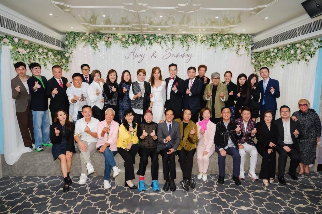 星岛：东张女神吴幸美婚后首度晒恩爱丈夫贴心为其庆生二人神态相似颇具夫妻相有着