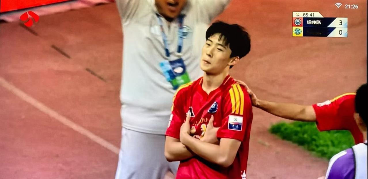 苏超徐州队3:0完胜卫冕冠军泰州队，有着“徐州姆巴佩”之称的苗润东真的太强了，独