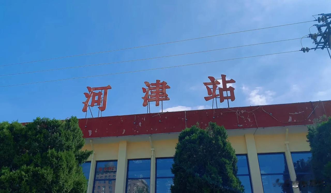家人们！今天给大家聊聊山西运城河津一个离谱的讨债方式。有人居然开着车堵人家灵堂家