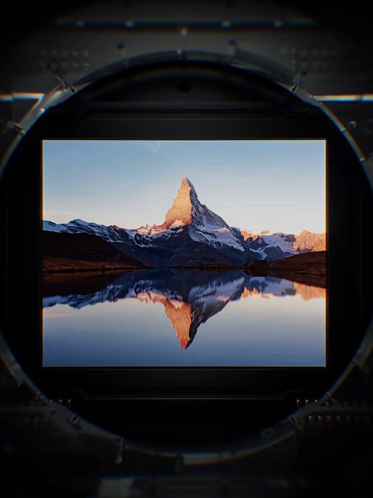 这次大疆Pocket4不出意外用上了一英寸正方形的传感器，这下竖屏拍摄就不