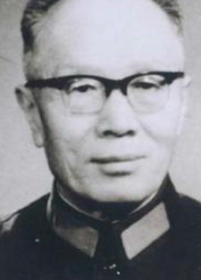 1942年，万毅被捕，蒋介石下令杀了他，万毅知道后，趁看守不注意，翻墙逃走了，谁