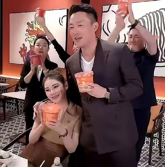 你信不信被大s说得那么不好的那个男人在别人眼中就是个宝？看呐。那个被大徐全家