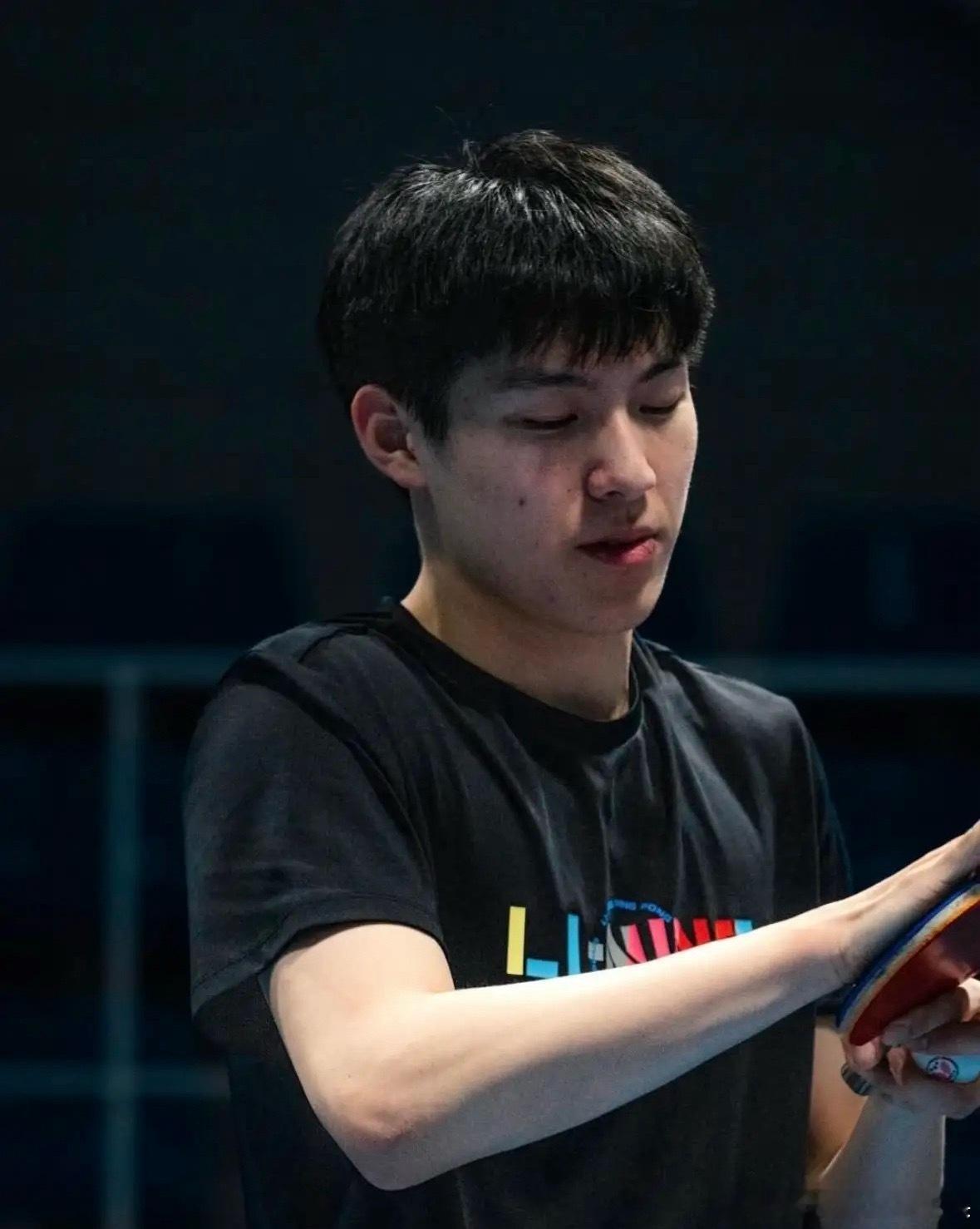 在温瑞波0:3张禹珍，成为新加坡大满贯新科64强后，仔细一想，向鹏去年仁