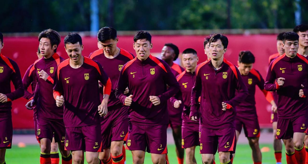 国足队员喊话：再降薪就退队？网友回复：五千块都给多了！成绩稀烂，赞助商纷纷撤资