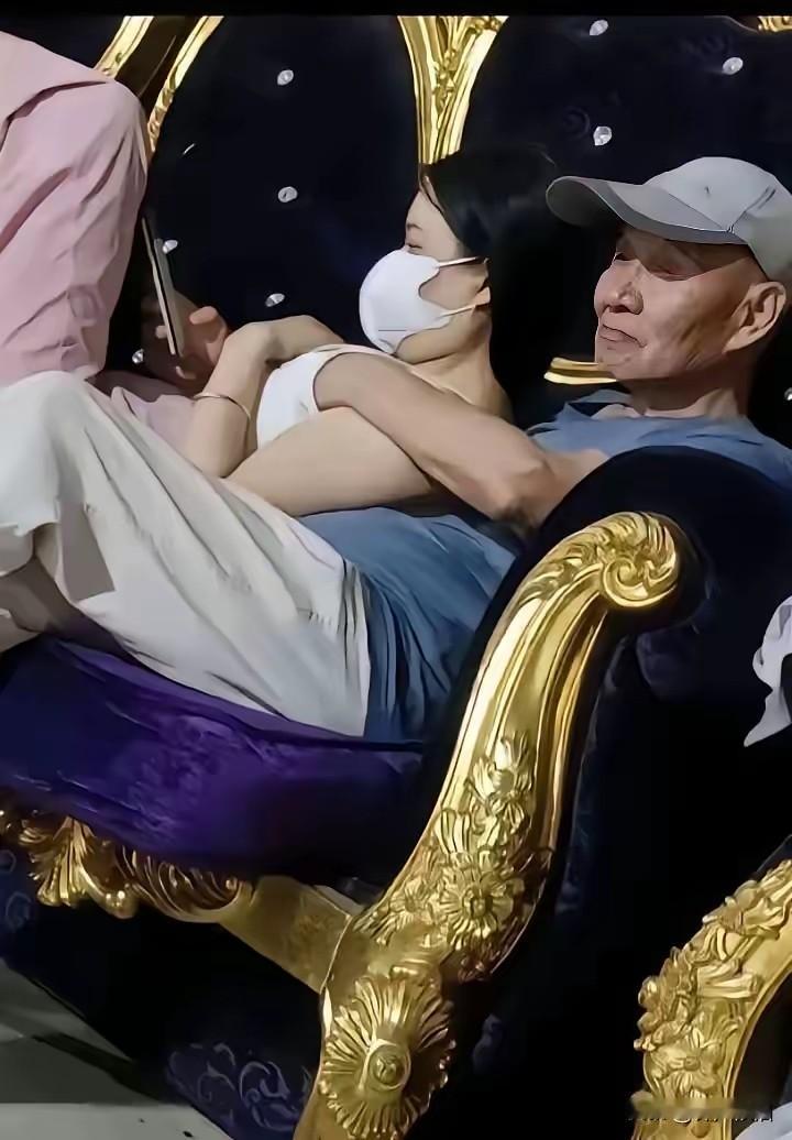 这老头是开金矿的！