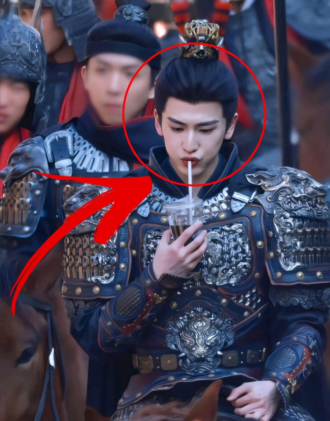 古装剧《逐玉》，因角色妆容太假，被网友调侃“粉底液将军”.这部剧还没播，