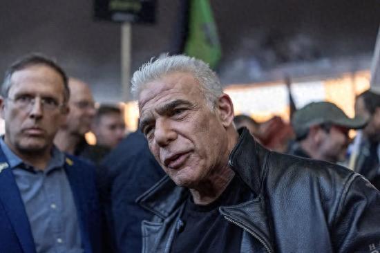 卖命打仗冲在最前头，结果连谈判桌的边儿都没摸着！内塔尼亚胡这次真把底裤输光了。