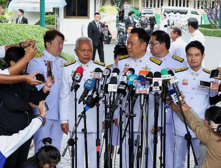 阿努廷要开始扩张影响力了，佩通坦被解职后，阿努廷经过半年多的努力，终于让泰王签字