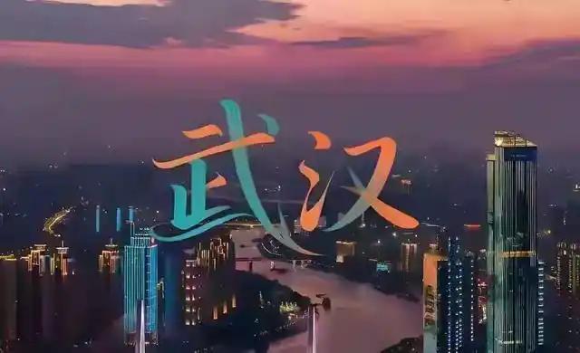 时光流转至2020年，新冠疫情如同一场突如其来的风暴，席卷了全球。武汉，这座