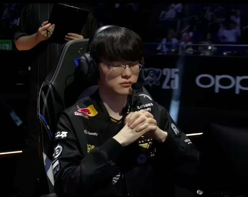 八强淘汰赛的时候听到T1酒店位置，我就感觉要完蛋，肯定有不少私生饭去围堵，前阵子