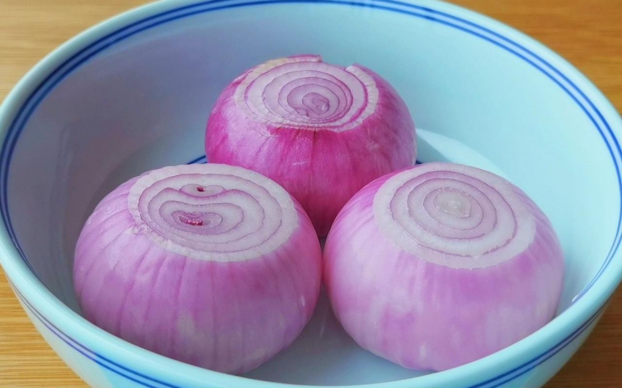 洋葱是肺病的夺命葱？医生劝告：不想肺毁掉，2物要学会忌口许多人都知道，洋葱对