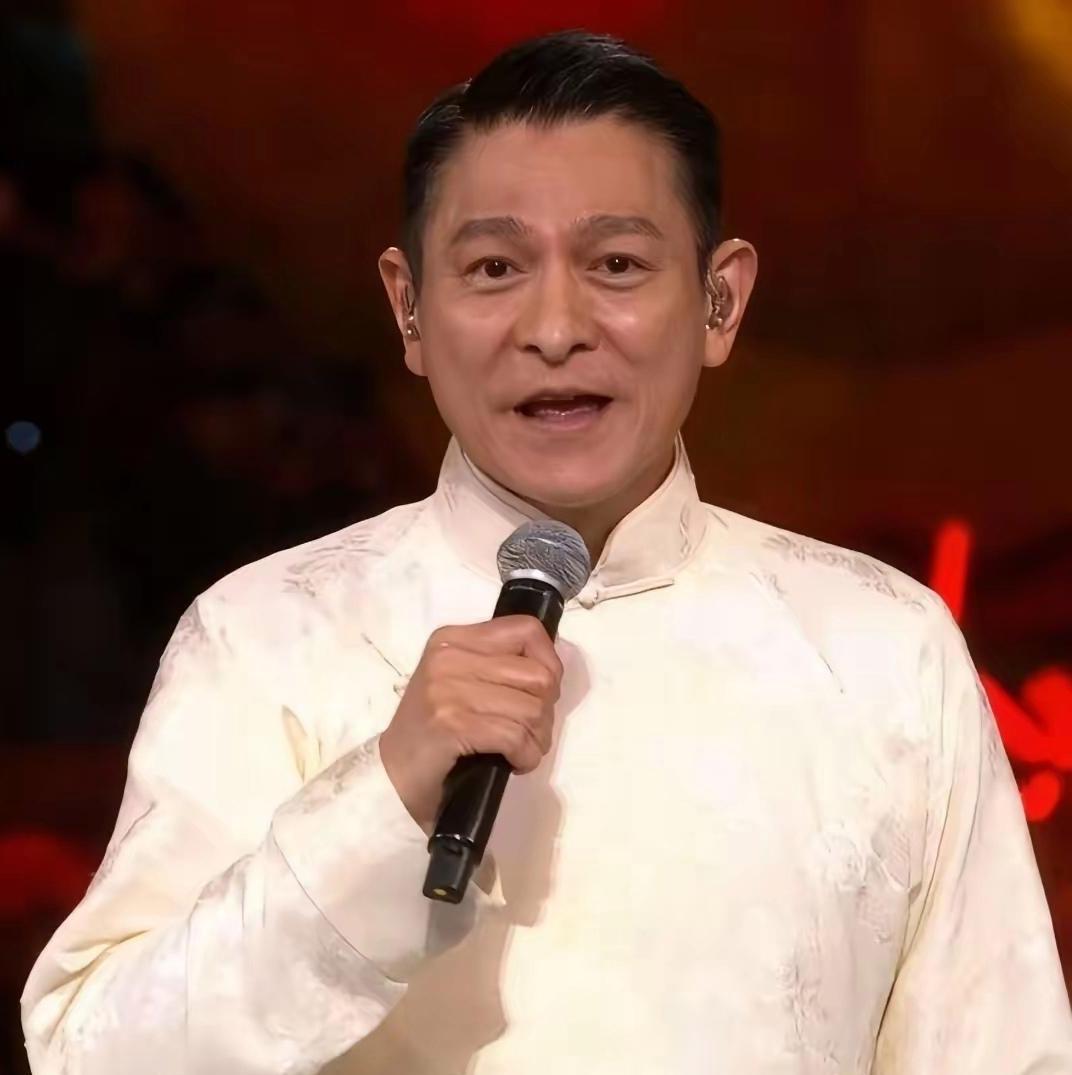 一夜之间，喜欢刘德华的都沉默了——不是他出了啥事，而是64岁的他刚在全运会开幕式