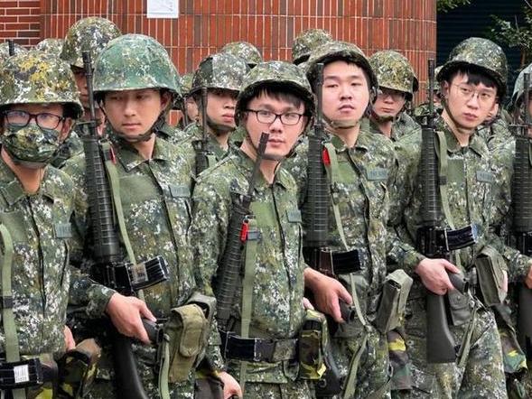 台湾自己起内讧了？台湾士兵突然发出来灵魂拷问：“两岸一旦开战，台湾失败后，阵亡的